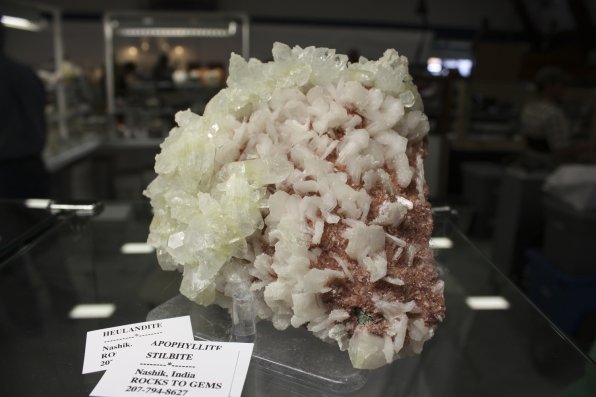 Those are some sweet heulendite crystals.
