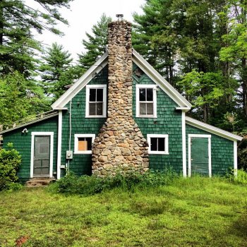 Watch out for this old cabin – we hear that Three-Finger Willie “lives” there!