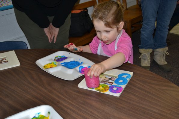 So we have to admit that Sophia Sturgis, 3, had much better luck using the pool noodle than Tim.