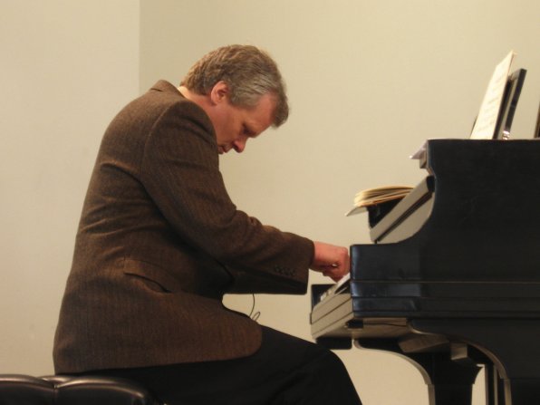 Paul Dykstra plays a piece by Liszt at the latest Bach’s Lunch.