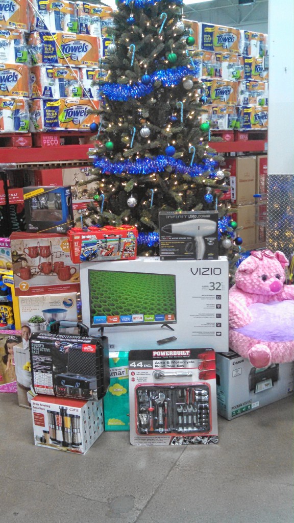 Sam's Club has donated this tree to the Feztival of Trees. It comes with a TV, a hair dryer and some tools, among other things (but who needs anything else?).