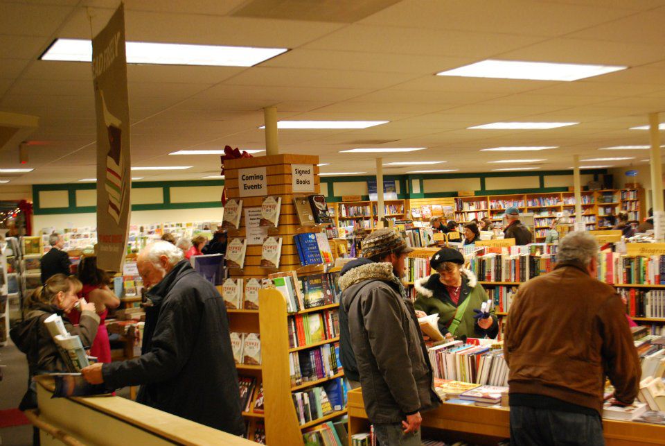 Holiday shoppers peruse Gibson’s Bookstore shelves